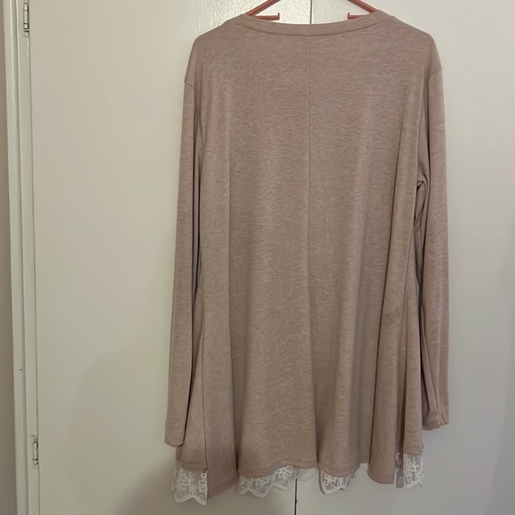 Oatmeal tunic with lace hem - Picture 4 of 5
